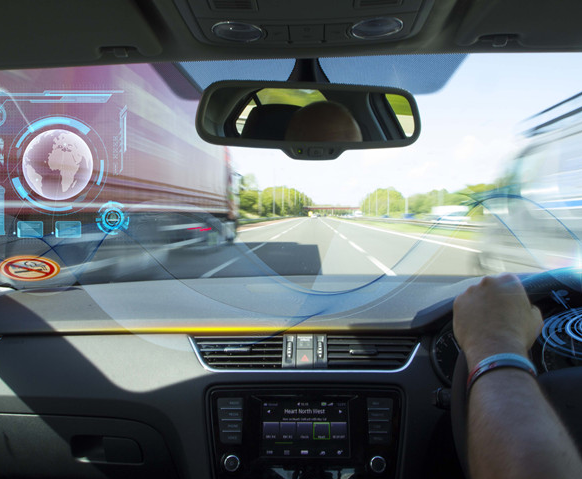 4G智能行车记录仪 实时监控车内动态及车辆位置